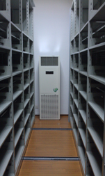華東政法大學(xué)圖書館選購(gòu)的除濕機(jī)外觀1